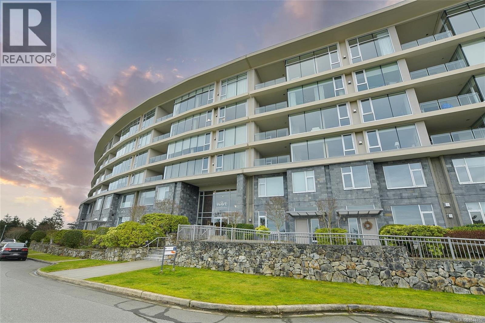 5332 Sayward Hill Crescent