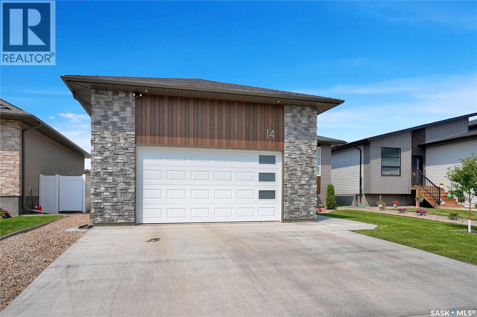 14 Clunie Court, Moose Jaw, Saskatchewan  S6J 0E3 - Photo 3 - SK043606