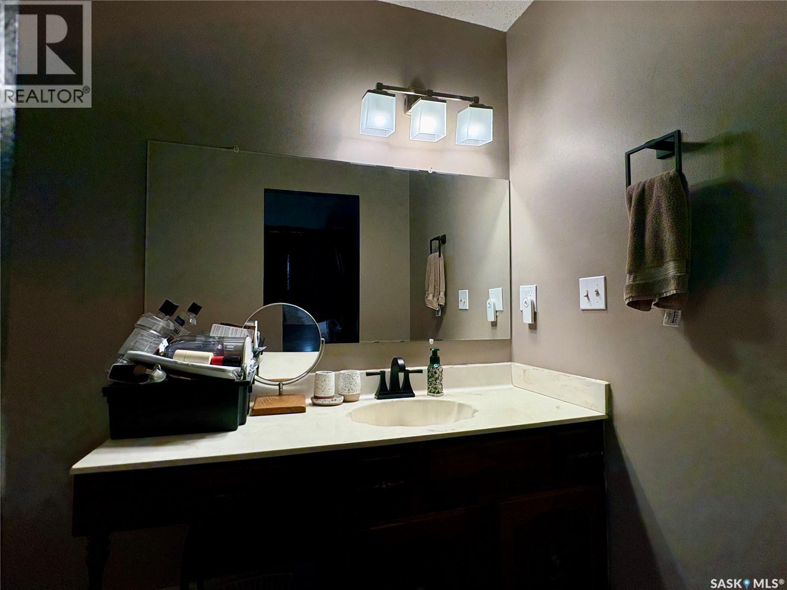 105 5th Avenue, Hodgeville, Saskatchewan  S0H 2B0 - Photo 11 - SK043532