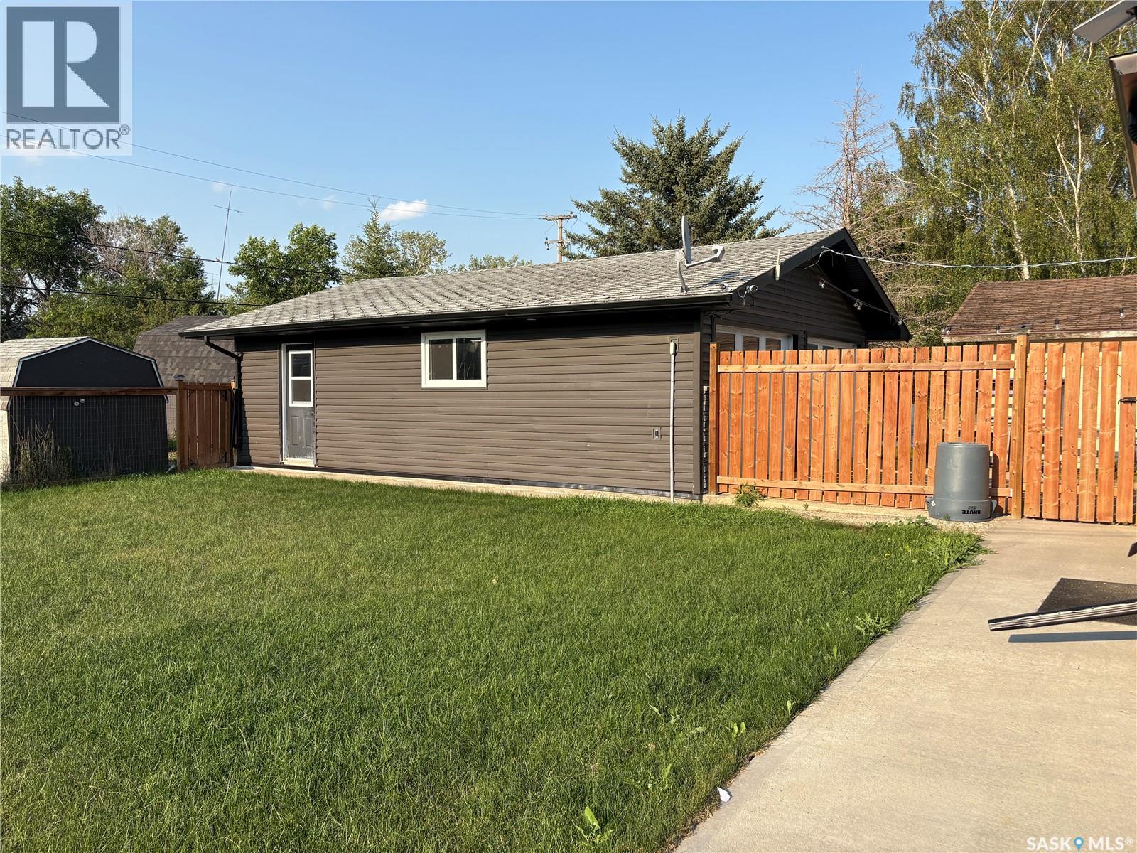105 5th Avenue, Hodgeville, Saskatchewan  S0H 2B0 - Photo 34 - SK043532