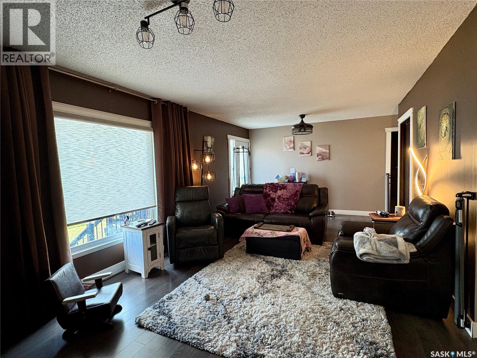 105 5th Avenue, Hodgeville, Saskatchewan  S0H 2B0 - Photo 4 - SK043532