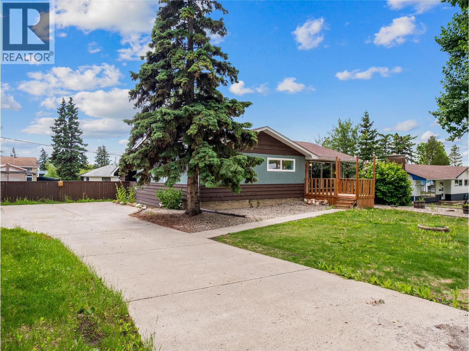 1717 90 Avenue, Dawson Creek