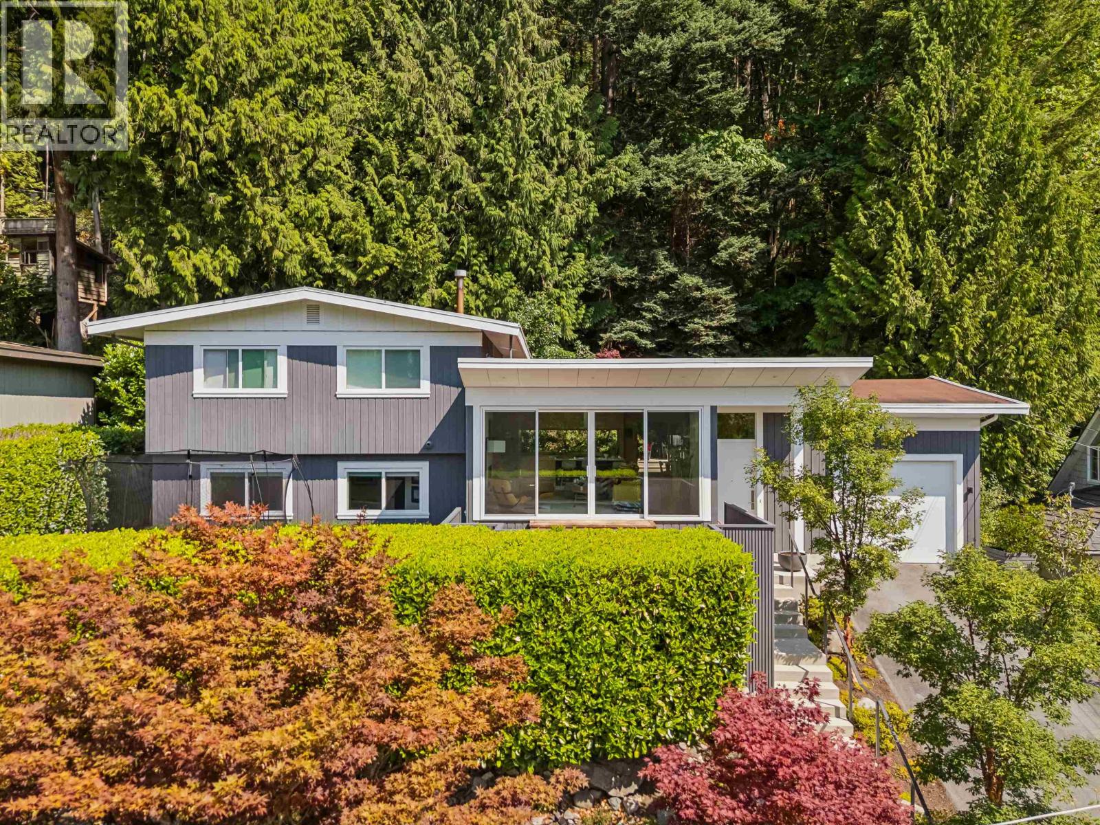 5766 Cranley Drive, West Vancouver, British Columbia  V7W 1S8 - Photo 3 - R3149658