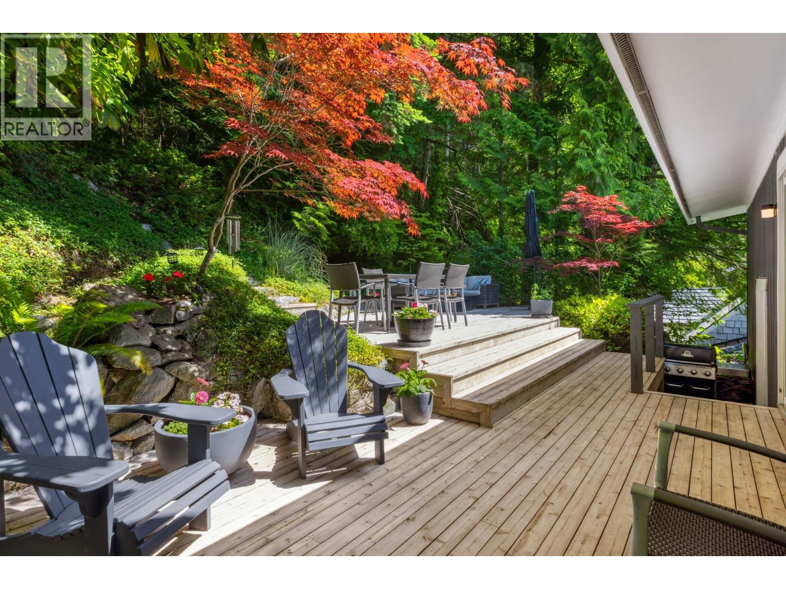 5766 Cranley Drive, West Vancouver, British Columbia  V7W 1S8 - Photo 4 - R3149658
