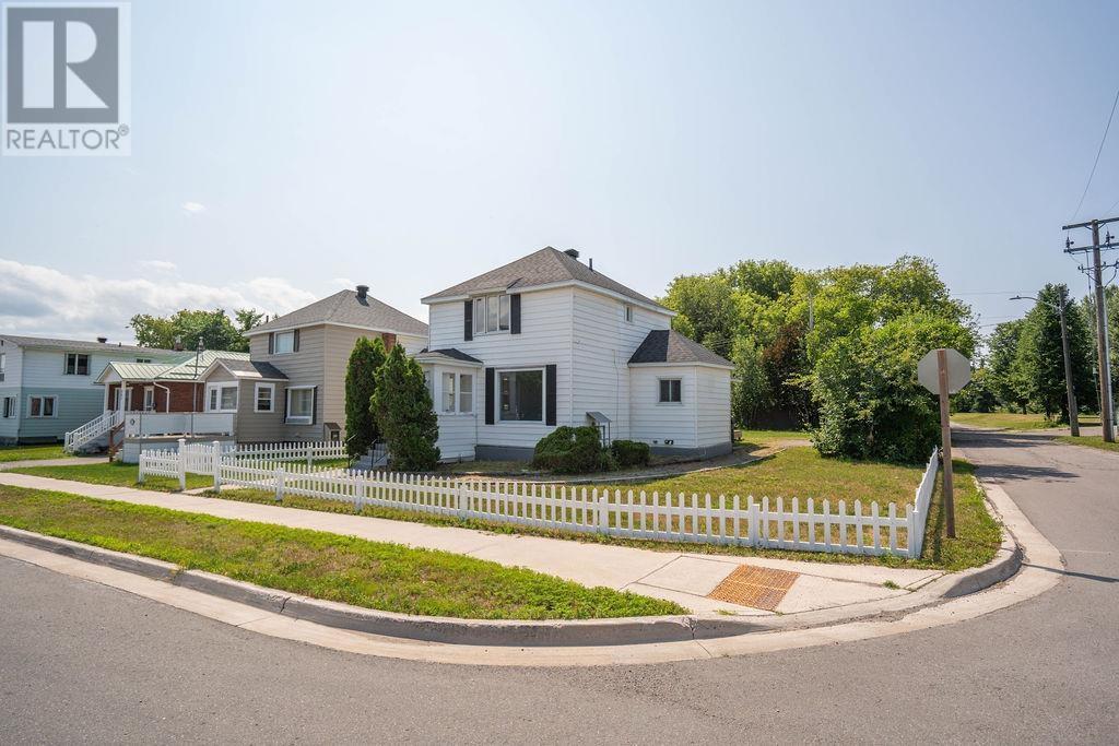 275 John St, Sault Ste. Marie, Ontario  P6A 1P4 - Photo 2 - SM261955
