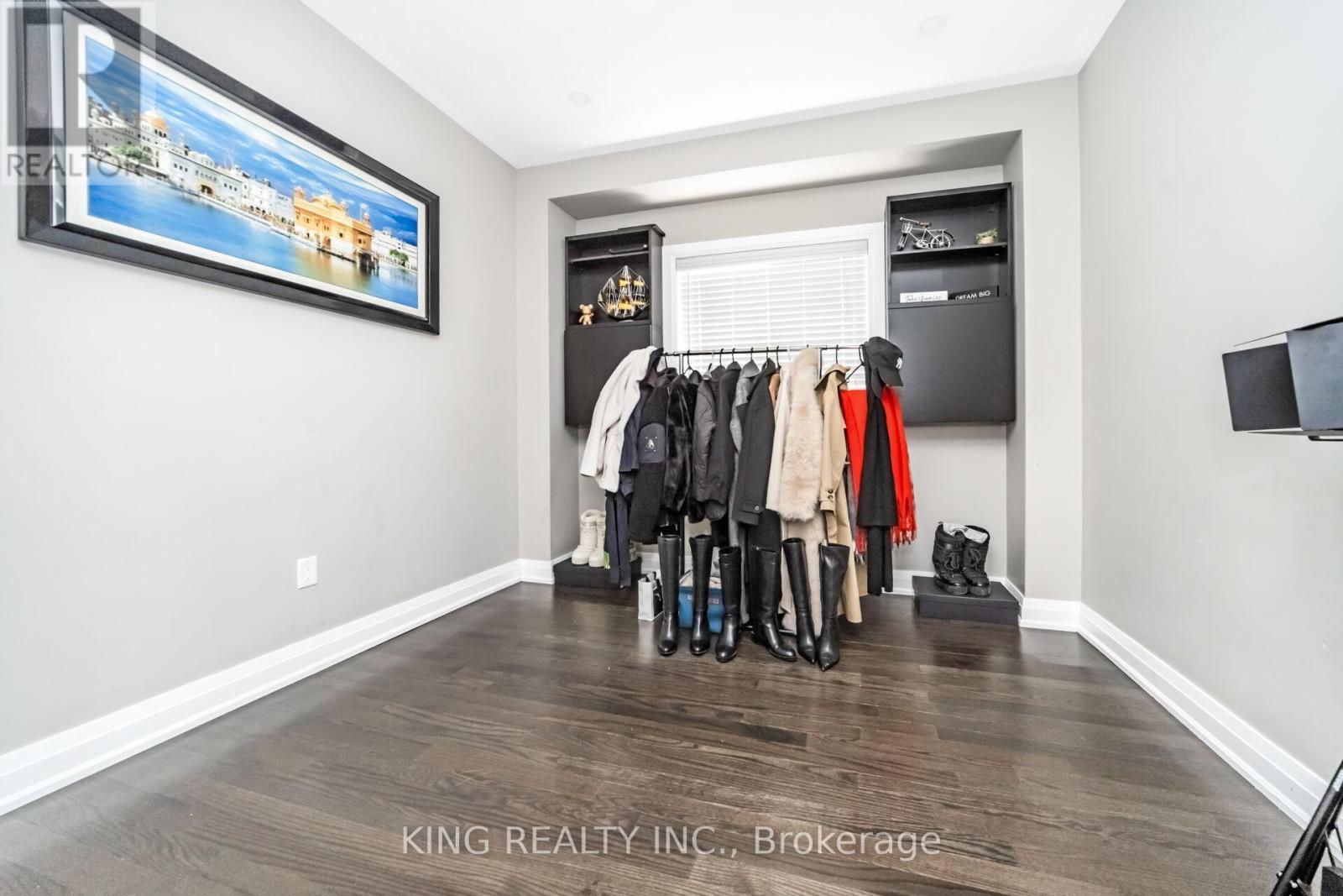 11 Malpass Street, Brampton, Ontario  L7A 4A3 - Photo 6 - W13495274