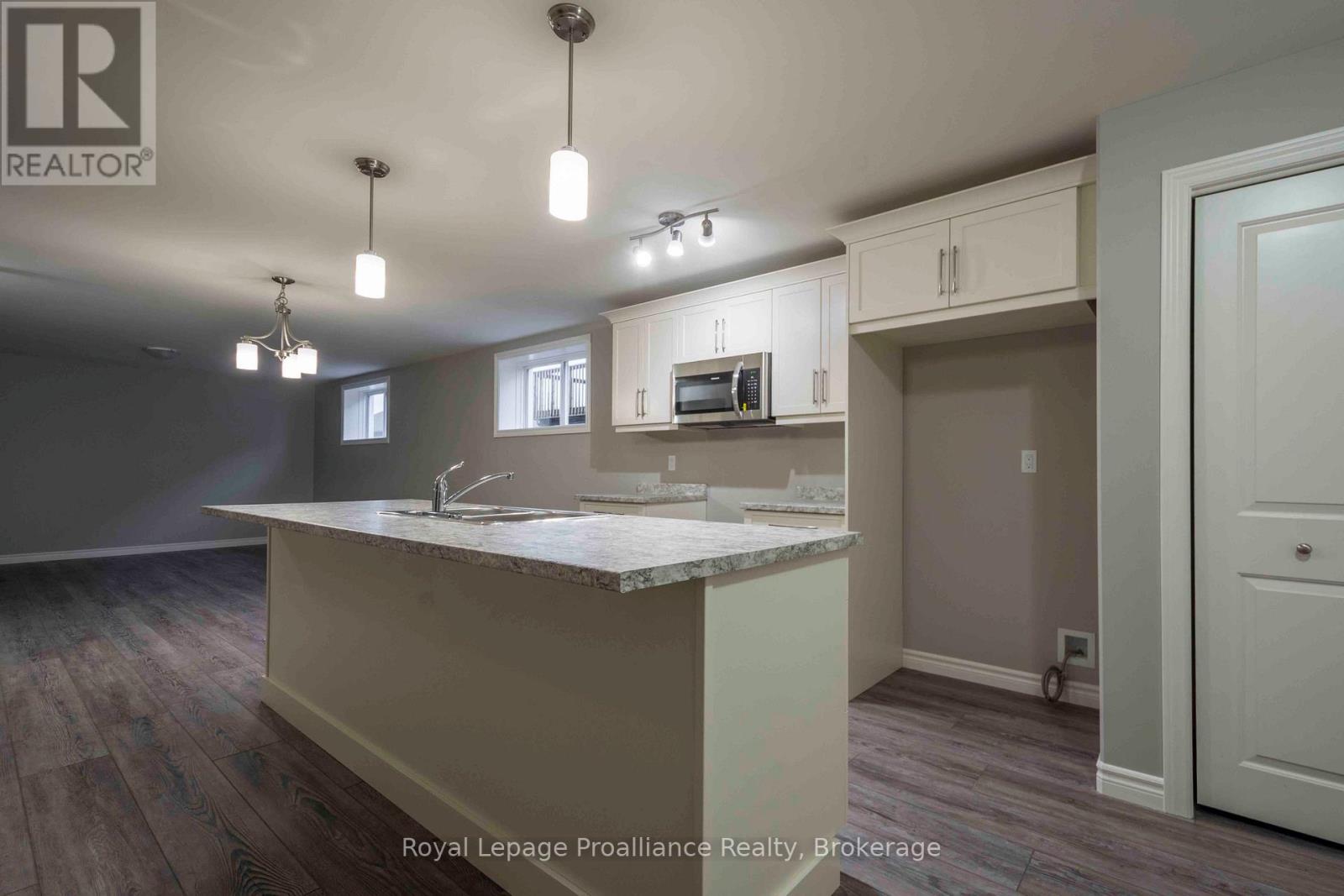 47 Dewal Place, Belleville, Ontario  K8P 0H3 - Photo 2 - X13602838