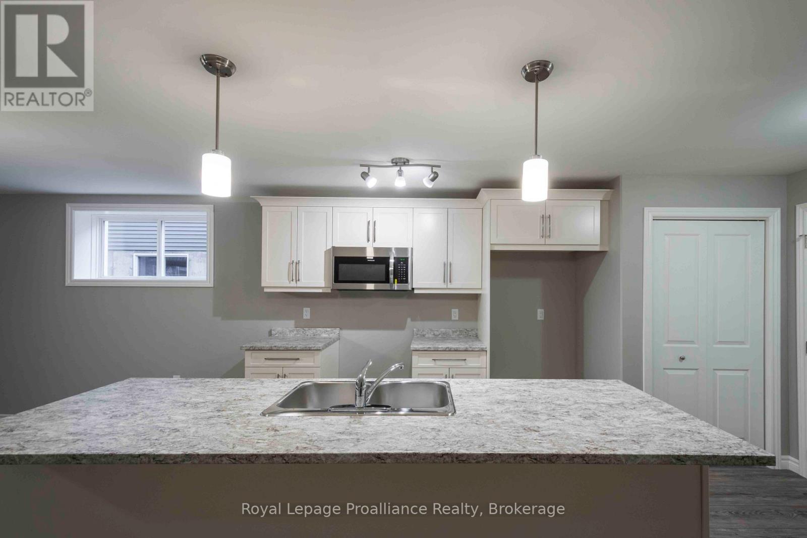 47 Dewal Place, Belleville, Ontario  K8P 0H3 - Photo 3 - X13602838
