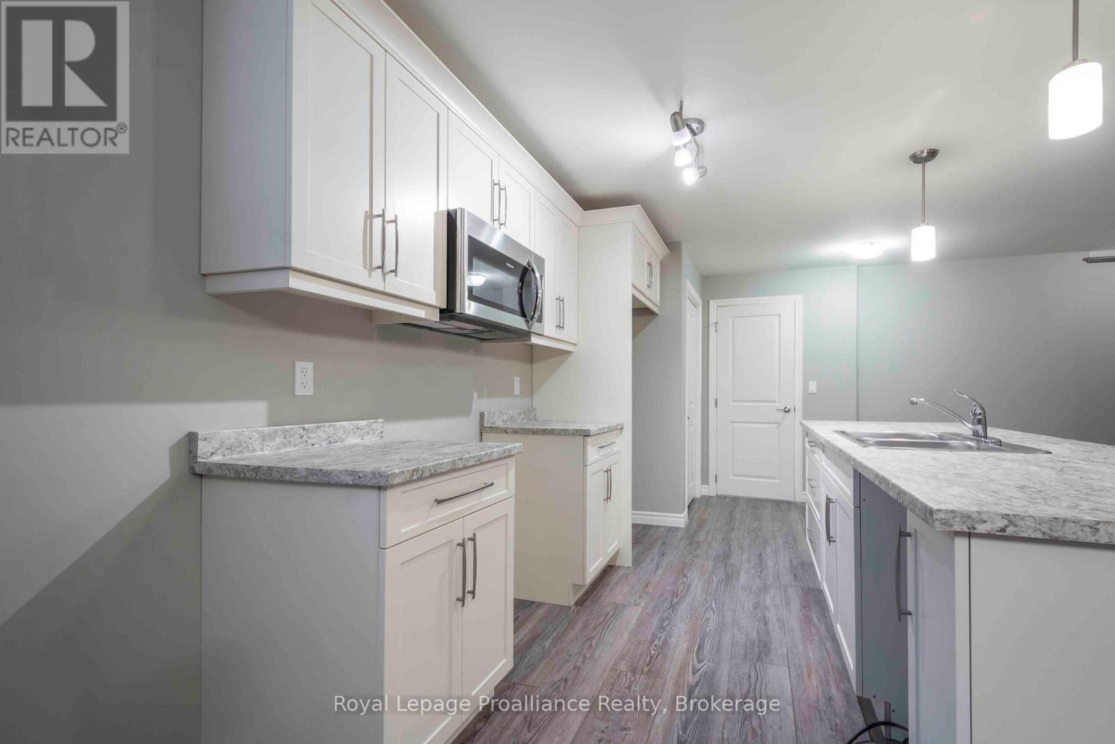 47 Dewal Place, Belleville, Ontario  K8P 0H3 - Photo 4 - X13602838