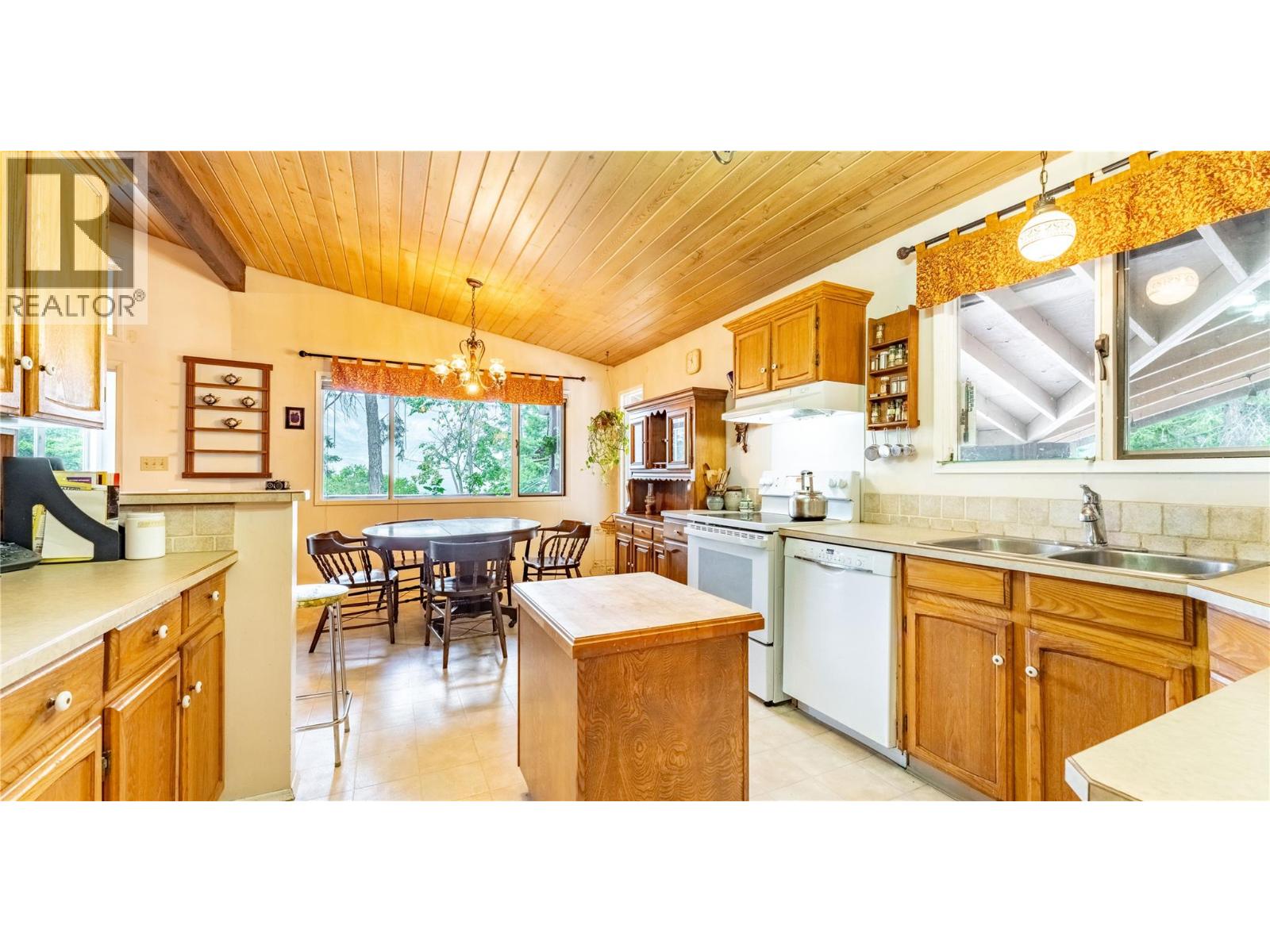 10865 Sanca Park Road, Sanca, British Columbia  V0B 1A2 - Photo 18 - 10387515