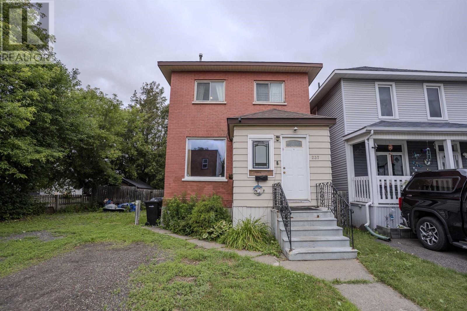 237 Finlayson St, Thunder Bay, Ontario  P7C 2K8 - Photo 2 - TB2602106