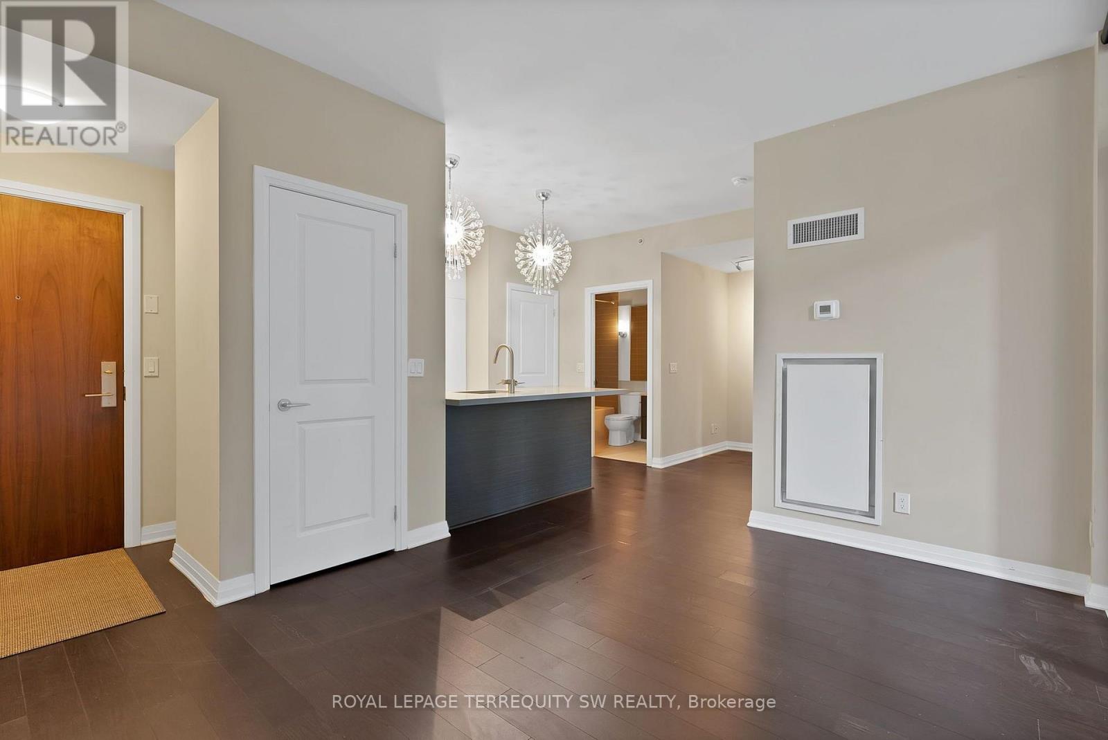 1307 - 8 Mercer Street, Toronto, Ontario  M5V 0C4 - Photo 2 - C13602864