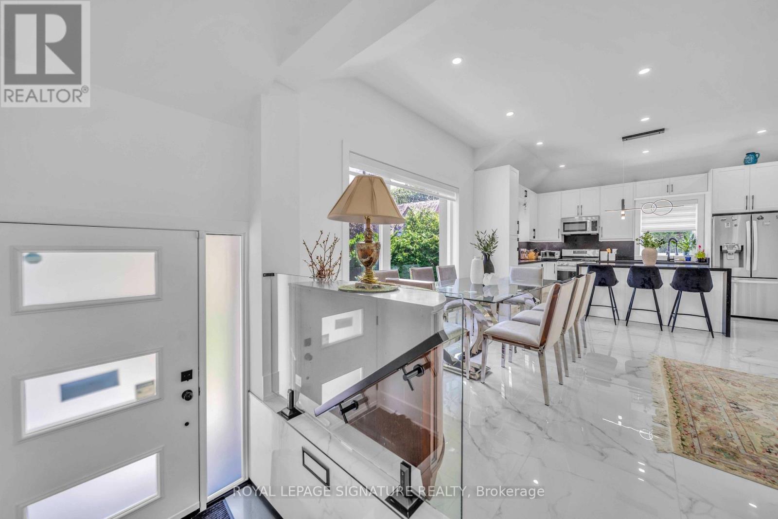 3 Pamcrest Drive, Toronto, Ontario  M2M 2L9 - Photo 3 - C13602924
