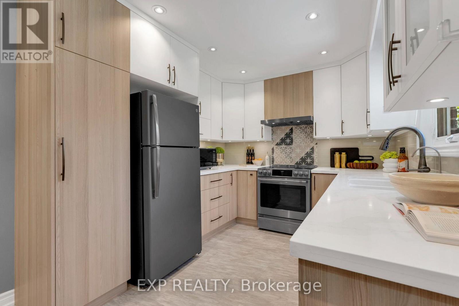 36 Cleethorpes Boulevard, Toronto, Ontario  M1S 3T3 - Photo 10 - E13603002