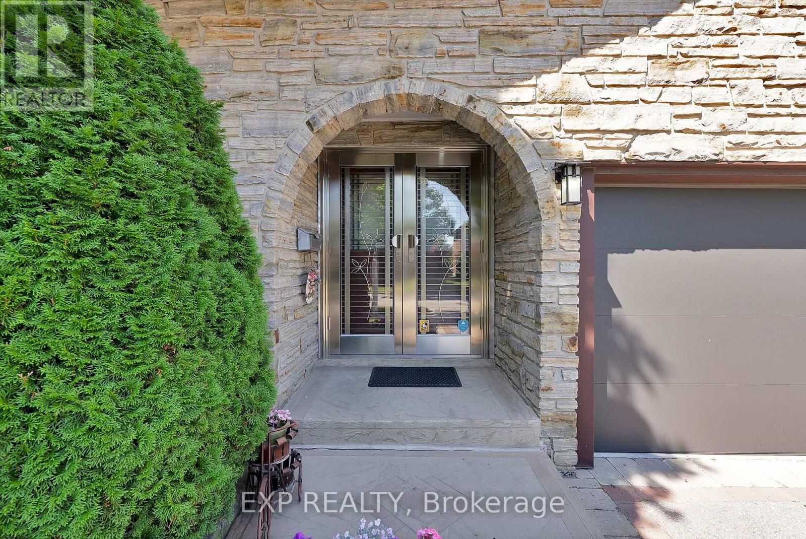 36 Cleethorpes Boulevard, Toronto, Ontario  M1S 3T3 - Photo 3 - E13603002