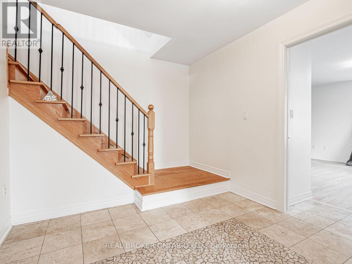 102 Natalie Place, Toronto, Ontario  M4M 3P7 - Photo 10 - E13603006