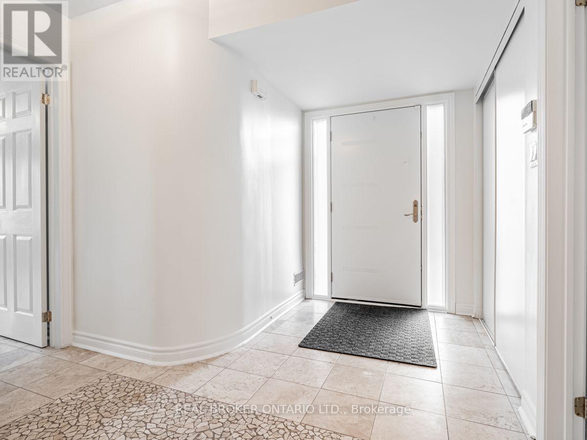 102 Natalie Place, Toronto, Ontario  M4M 3P7 - Photo 3 - E13603006