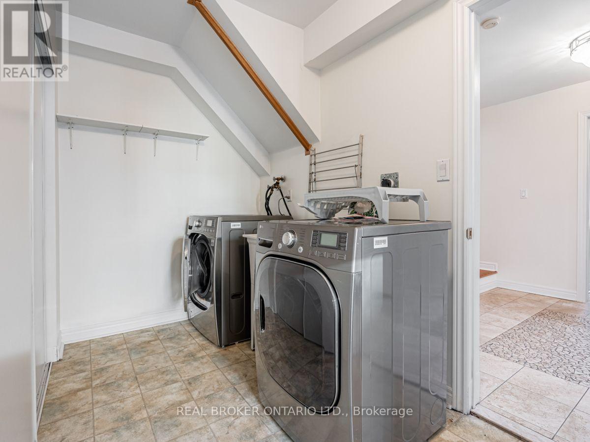 102 Natalie Place, Toronto, Ontario  M4M 3P7 - Photo 9 - E13603006
