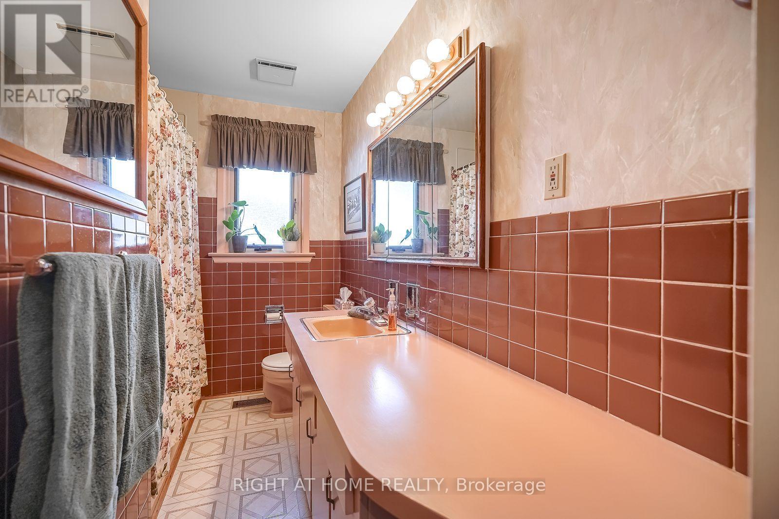 17 Painted Post Drive, Toronto, Ontario  M1H 1S8 - Photo 10 - E13597644