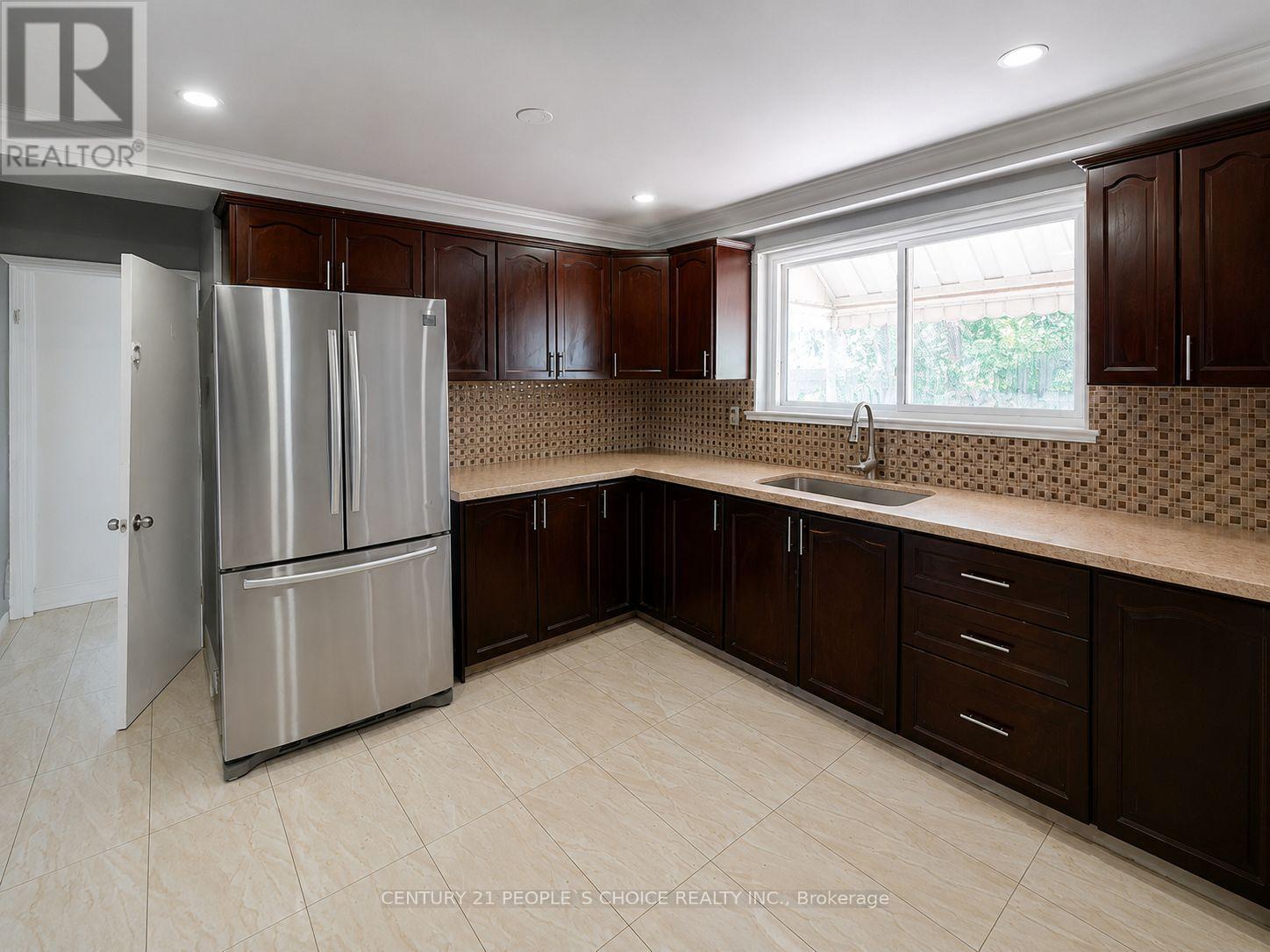 105 Lexington Avenue, Toronto, Ontario  M9V 2G9 - Photo 2 - W13602860