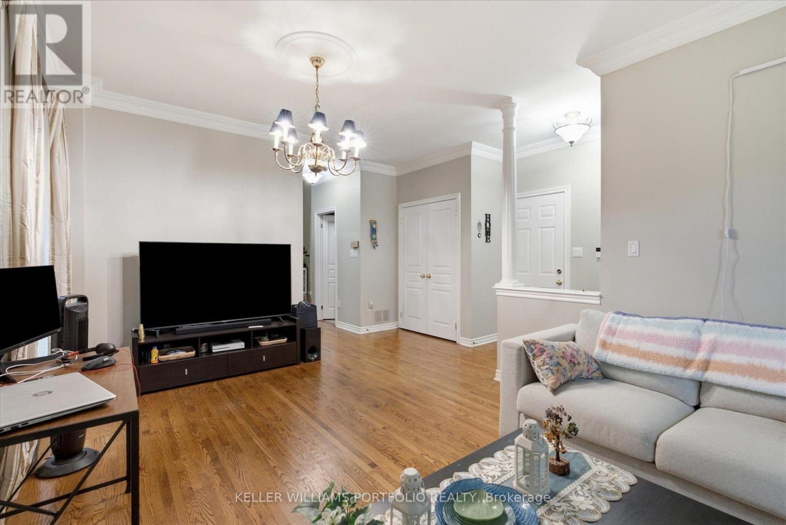 2153 Meadowglen Drive, Oakville, Ontario  L6M 4C9 - Photo 10 - W13602882