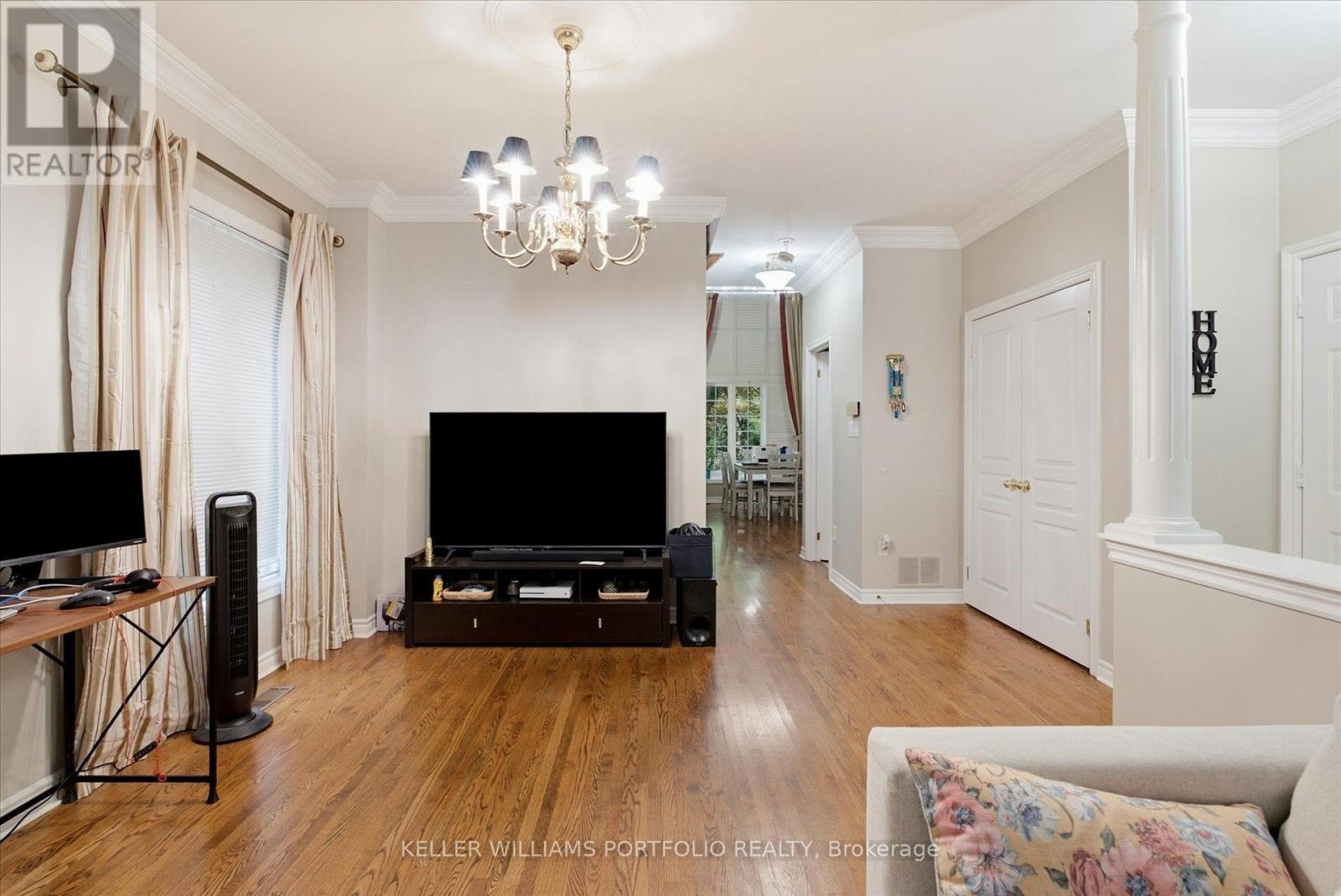 2153 Meadowglen Drive, Oakville, Ontario  L6M 4C9 - Photo 11 - W13602882