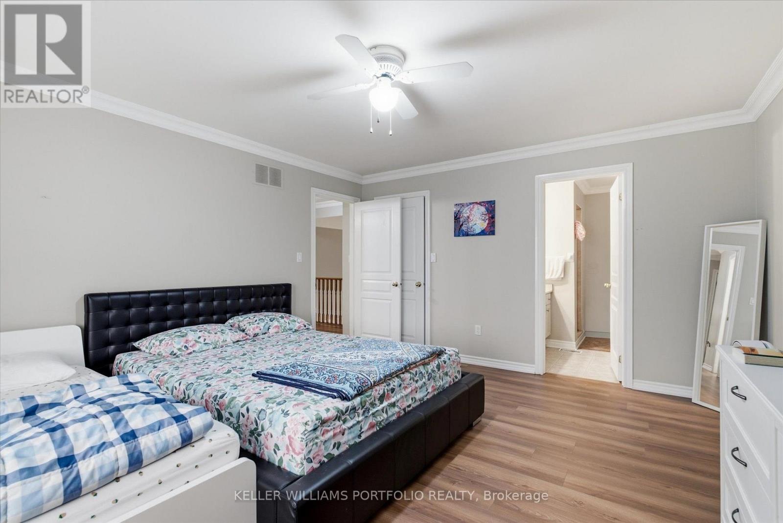 2153 Meadowglen Drive, Oakville, Ontario  L6M 4C9 - Photo 26 - W13602882