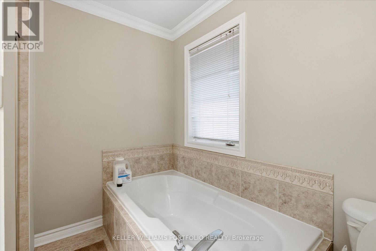 2153 Meadowglen Drive, Oakville, Ontario  L6M 4C9 - Photo 28 - W13602882
