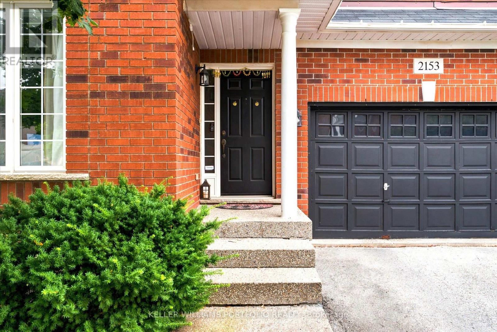 2153 Meadowglen Drive, Oakville, Ontario  L6M 4C9 - Photo 4 - W13602882