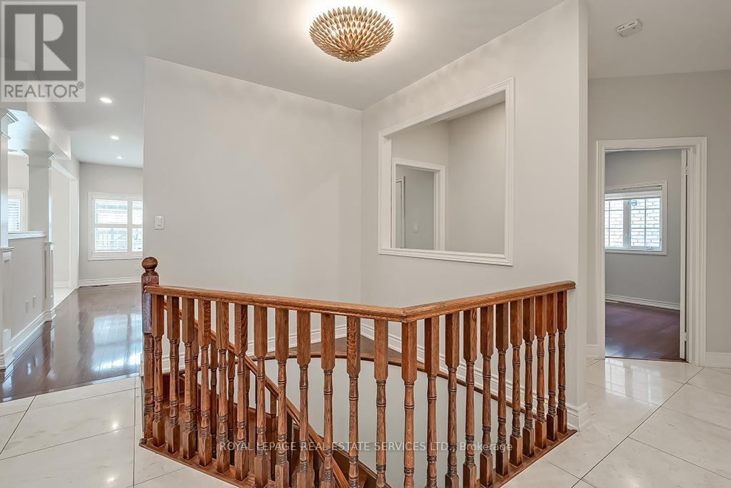 2596 North Ridge Trail, Oakville, Ontario  L6H 7L5 - Photo 9 - W13602988