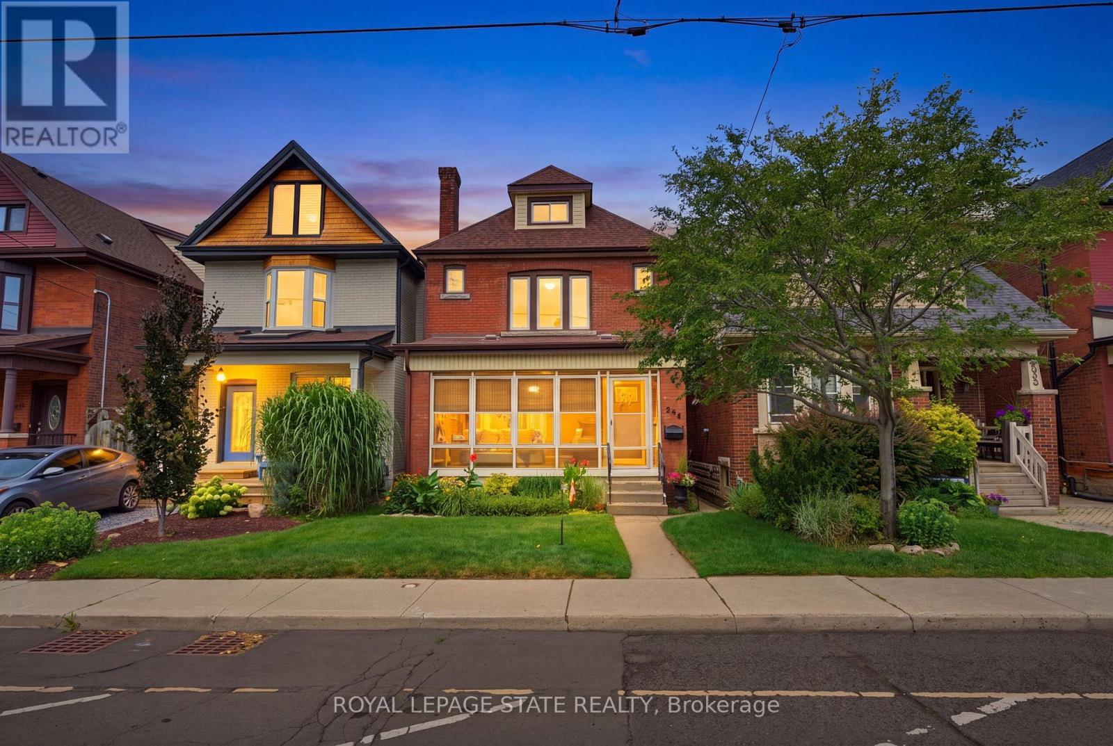 394 CHARLTON AVENUE W, Hamilton, Ontario