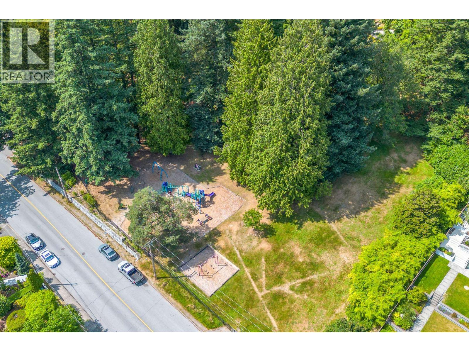 403 106 W KINGS ROAD — photo 37