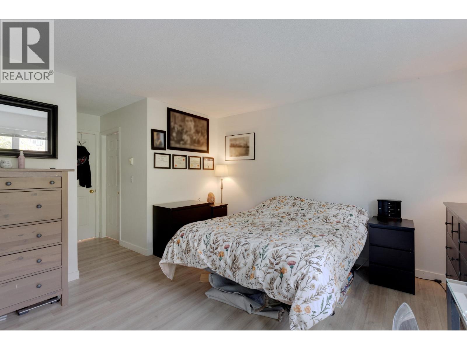 403 106 W KINGS ROAD — photo 16