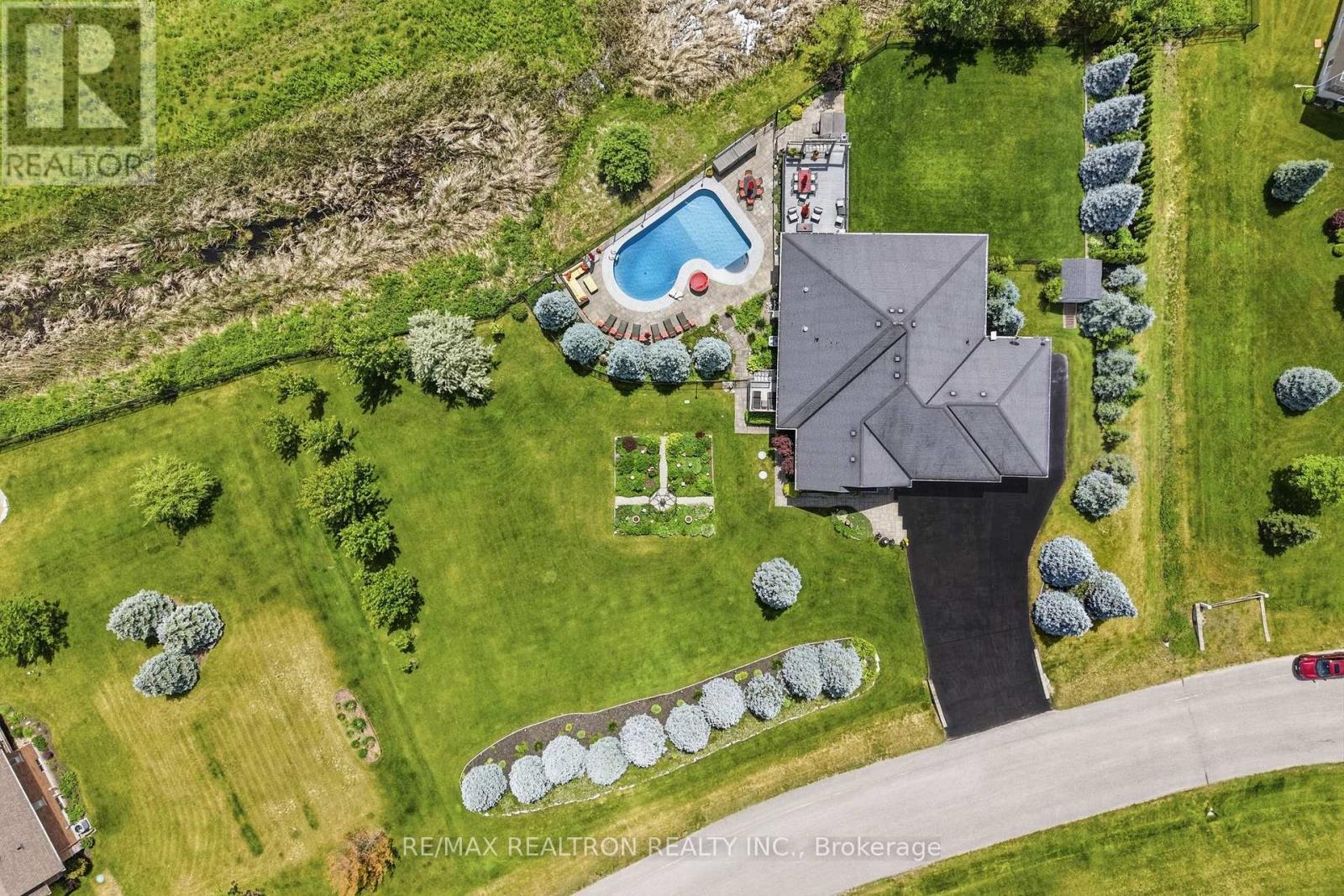 17 Brolley Crescent, Essa, Ontario  L0L 2N2 - Photo 2 - N13592152