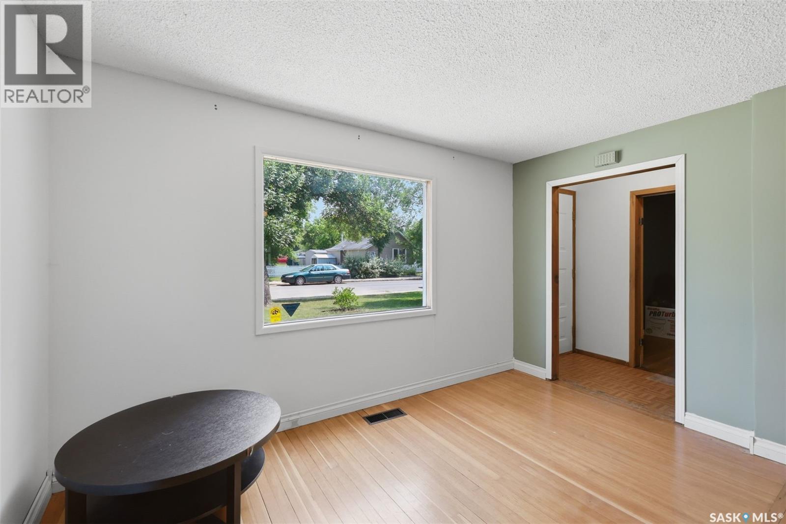 925 L Avenue S, Saskatoon, Saskatchewan  S7M 2J2 - Photo 11 - SK043530