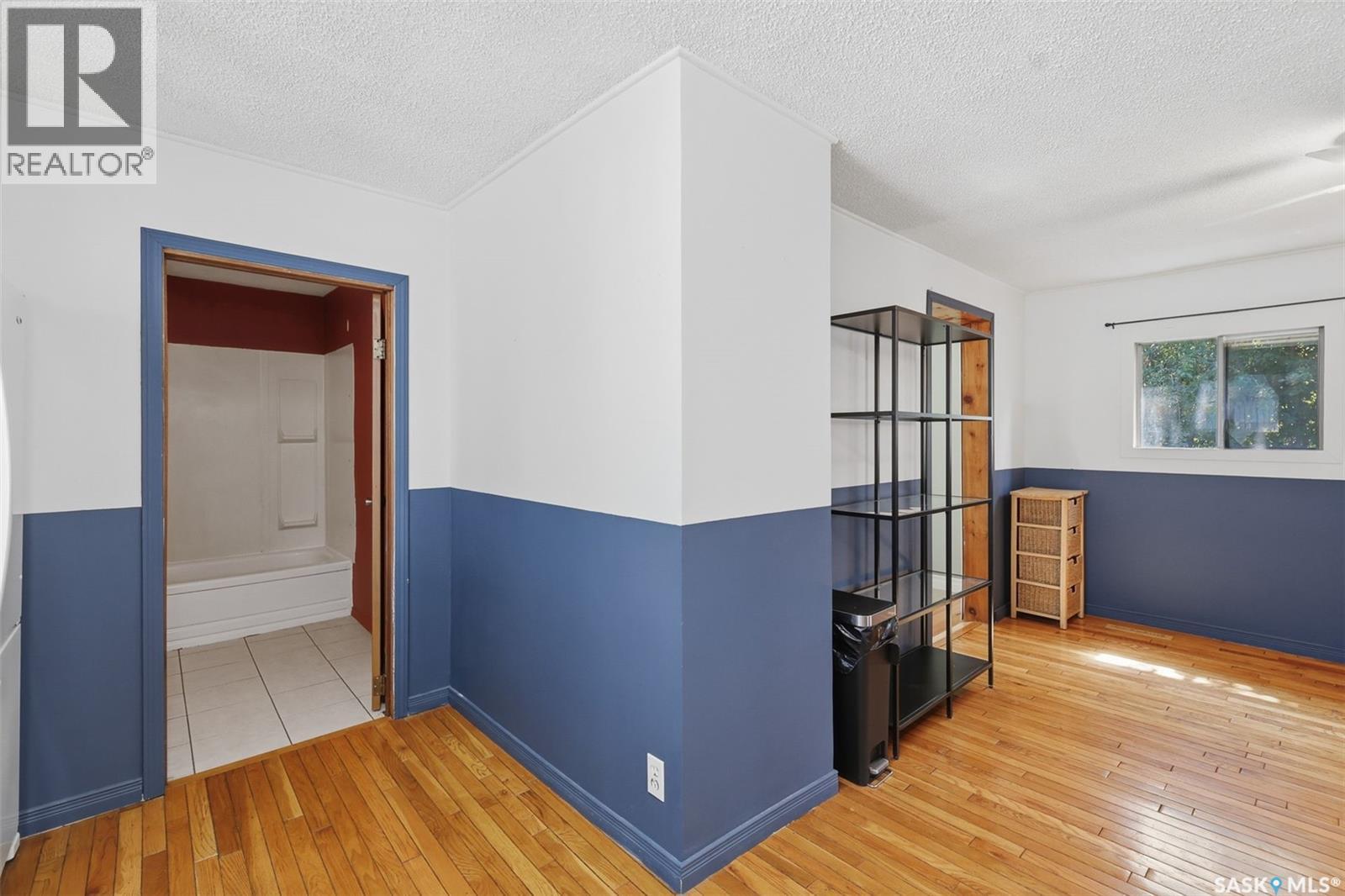 925 L Avenue S, Saskatoon, Saskatchewan  S7M 2J2 - Photo 12 - SK043530