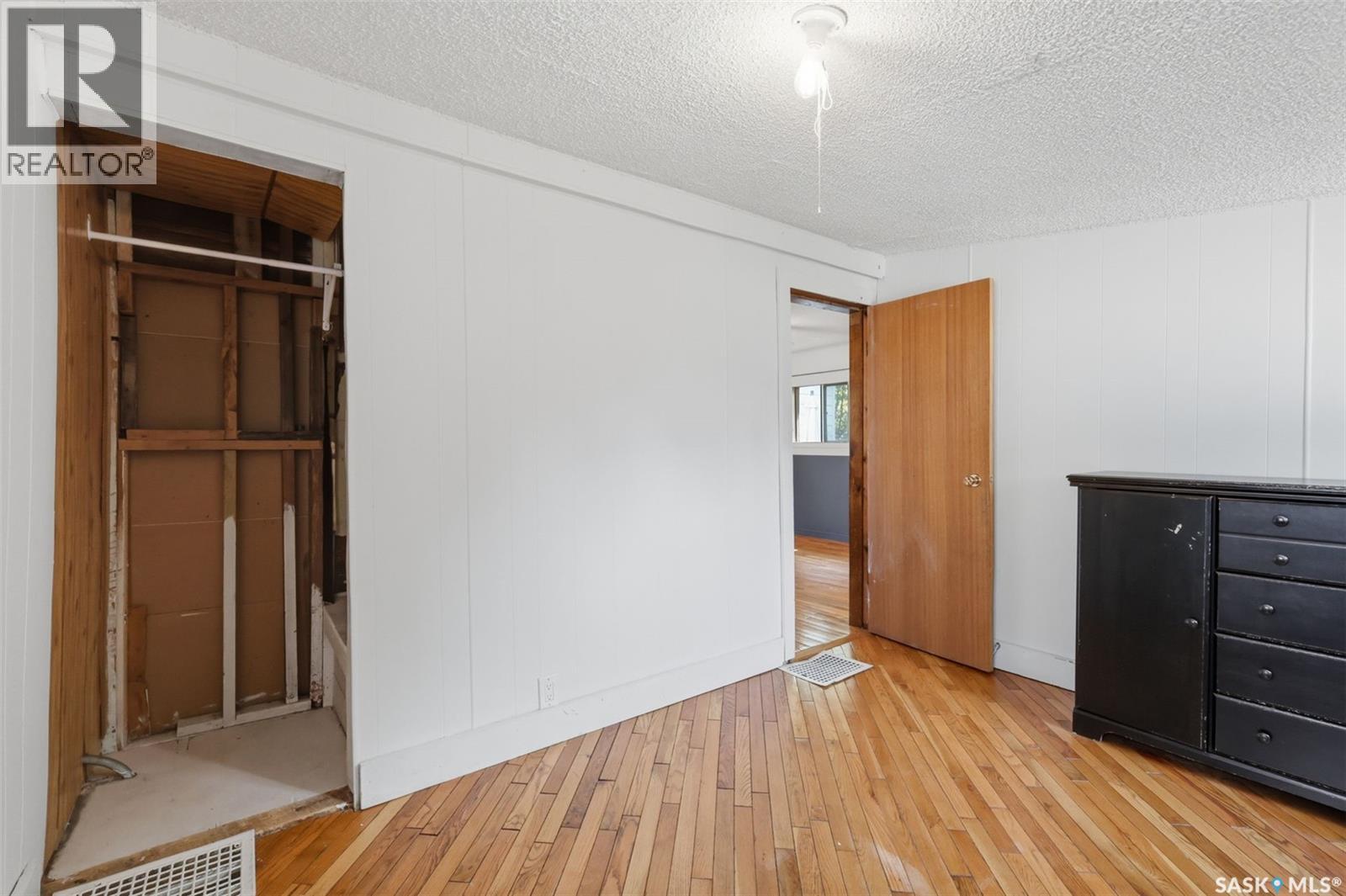925 L Avenue S, Saskatoon, Saskatchewan  S7M 2J2 - Photo 23 - SK043530