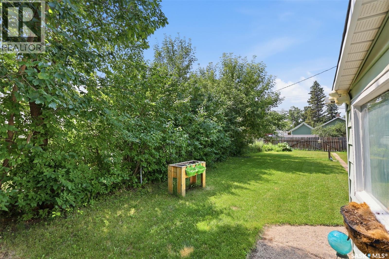 925 L Avenue S, Saskatoon, Saskatchewan  S7M 2J2 - Photo 27 - SK043530