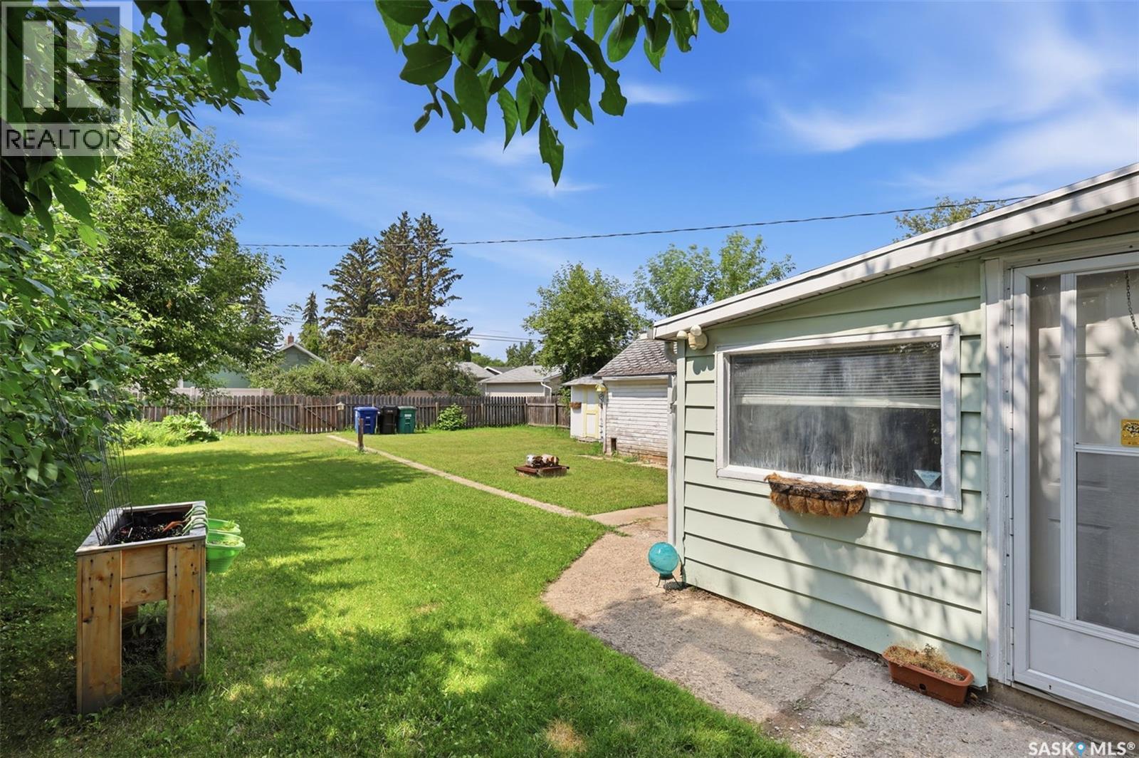 925 L Avenue S, Saskatoon, Saskatchewan  S7M 2J2 - Photo 29 - SK043530
