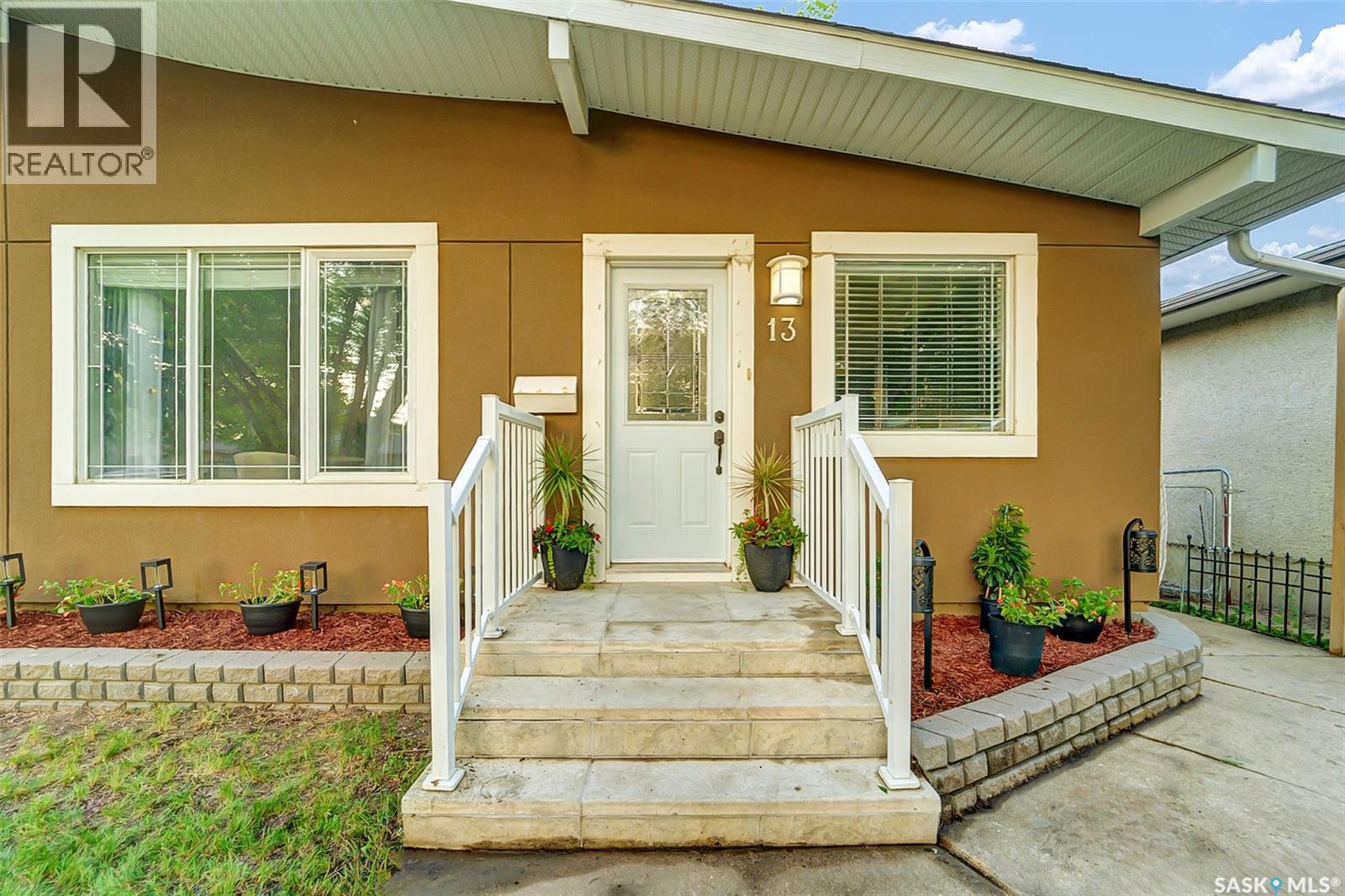 13 CARLETON DRIVE, saskatoon, Saskatchewan