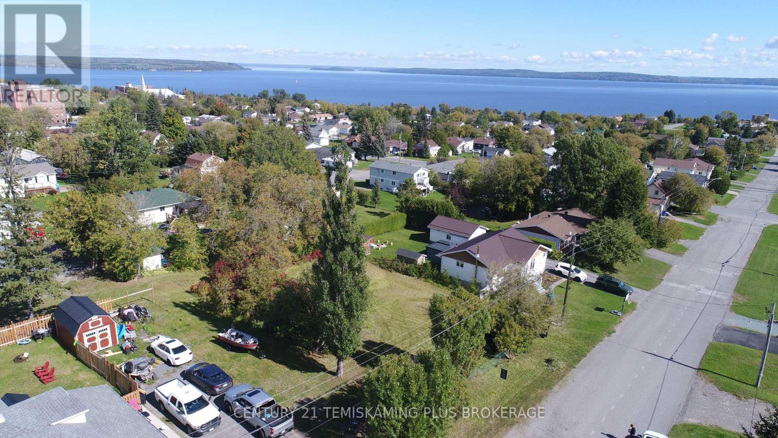 141-142 ALGONQUIN DRIVE, Temiskaming Shores, Ontario