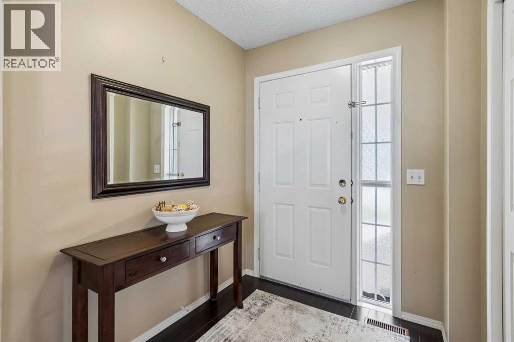 100 Applemont Close SE, Calgary, Alberta  T2A 7S3 - Photo 5 - A2329846
