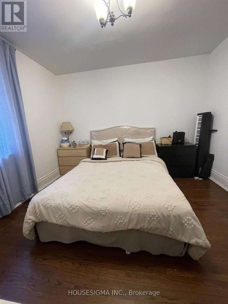 Main, 2nd Floor - 516 Lauder Avenue W, Toronto, Ontario  M6E 3J4 - Photo 7 - C13509890