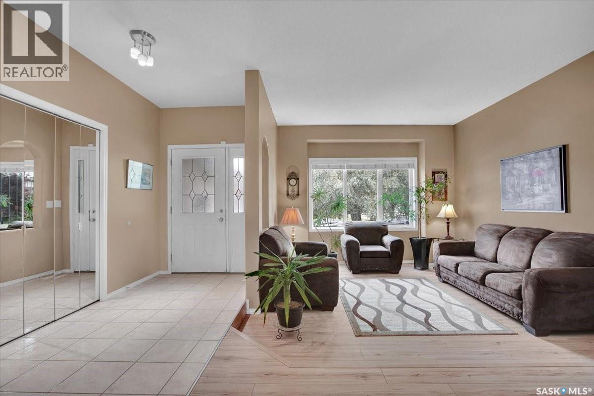 211 Brookshire Crescent, Saskatoon, Saskatchewan  S7V 1H1 - Photo 6 - SK043571