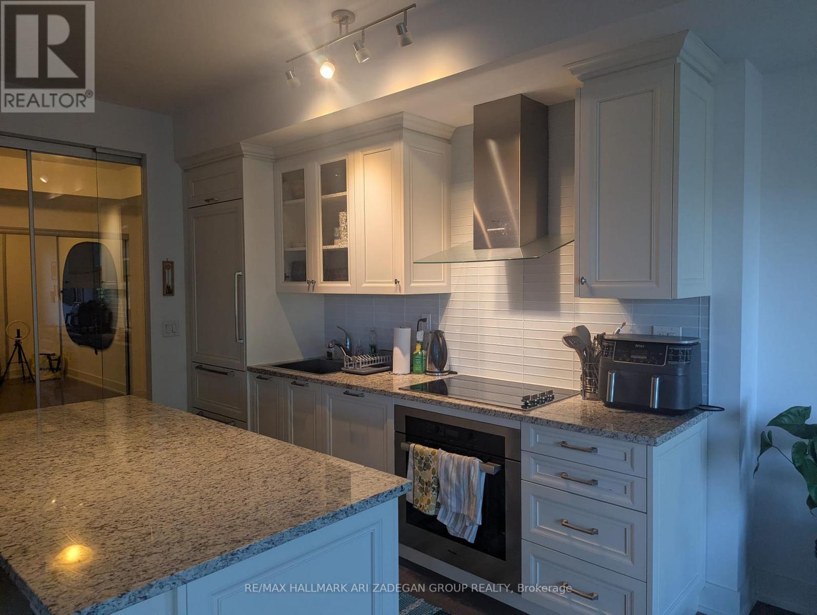 514 - 3018 Yonge Street, Toronto, Ontario  M4N 2K4 - Photo 2 - C13603086