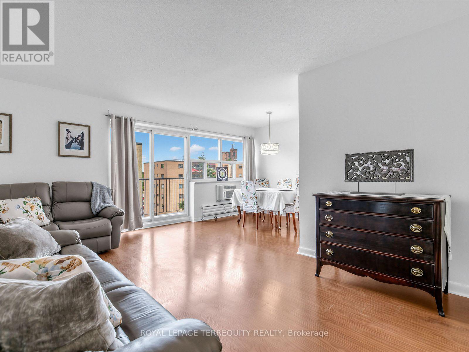 404 - 8 Kingsbridge Court, Toronto, Ontario  M2R 1L5 - Photo 2 - C13603166