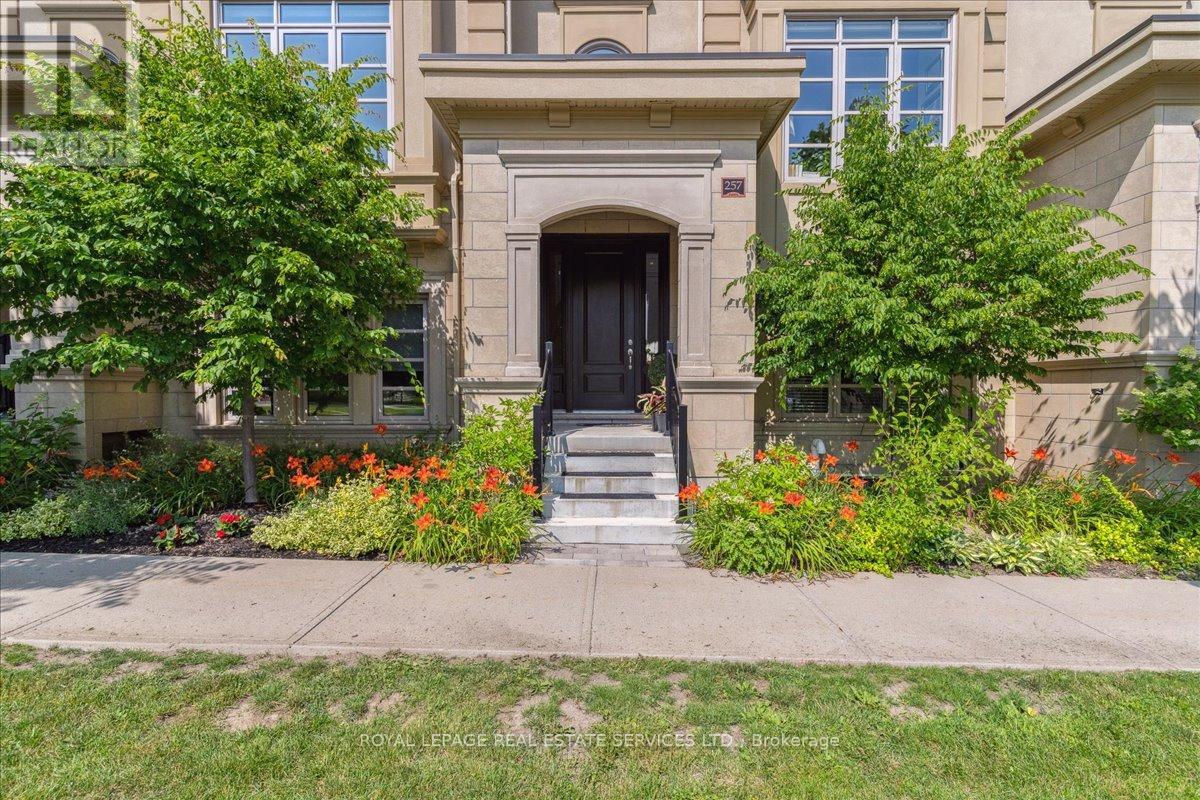 257 Hanover Street, Oakville, Ontario  L6K 0H3 - Photo 2 - W13603058