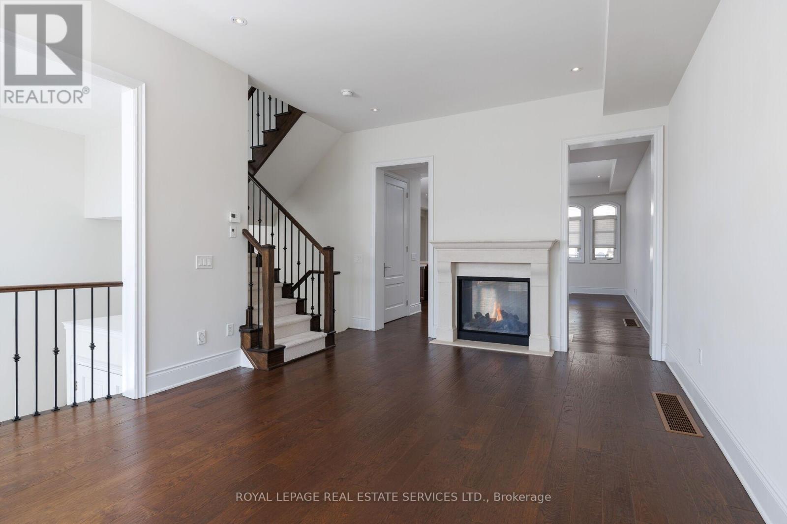 257 Hanover Street, Oakville, Ontario  L6K 0H3 - Photo 3 - W13603058