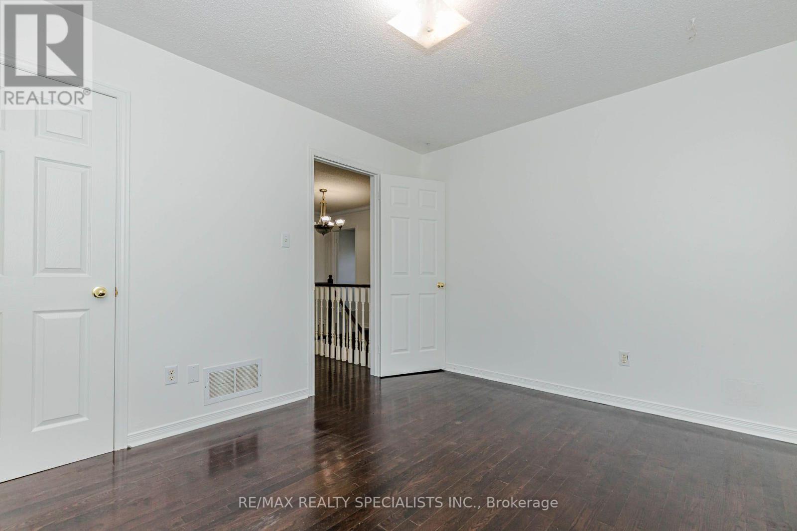 64 Dolphin Song Crescent, Brampton, Ontario  L6R 2A7 - Photo 10 - W13603126