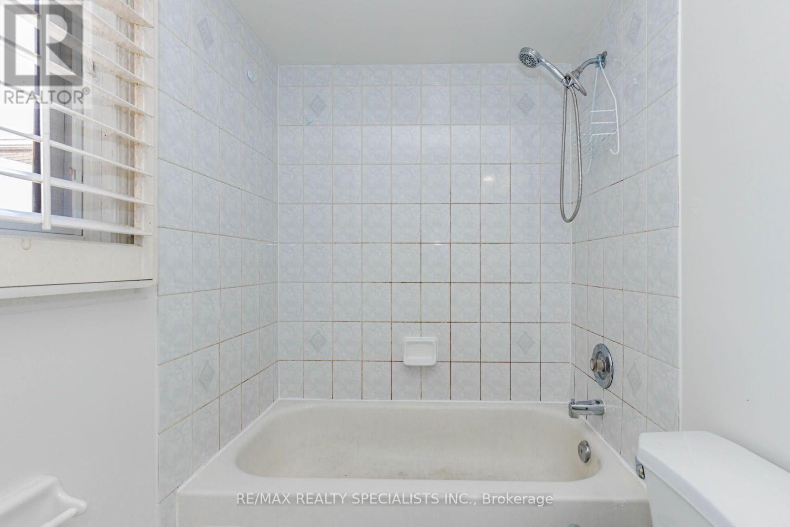 64 Dolphin Song Crescent, Brampton, Ontario  L6R 2A7 - Photo 17 - W13603126